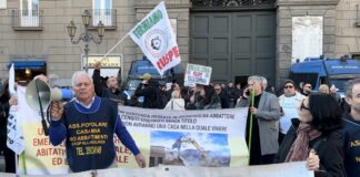 Manifestazione di protesta a Napoli “Stop a demolizioni”