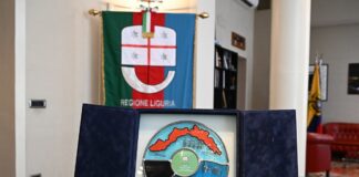 Bucci premierà vincitore serata cover Sanremo con vetro artistico dipinto a mano dal titolo “La Liguria immersa in un mare di musica”