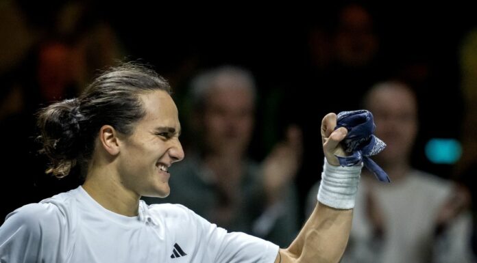 Bellucci batte Tsitsipas e vola in semifinale a Rotterdam