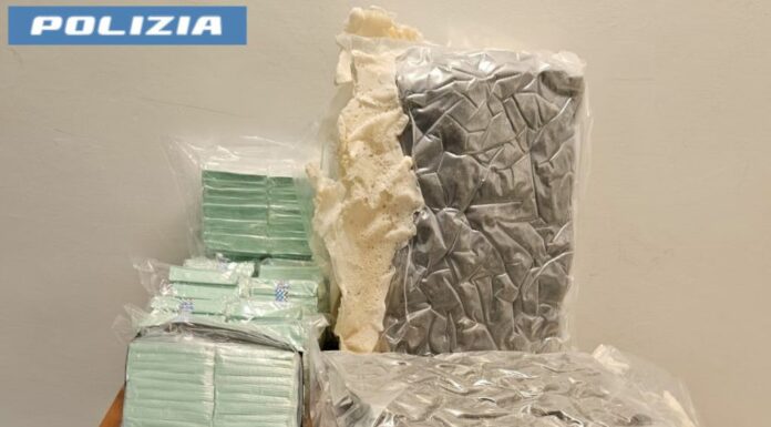 Pusher trovato con 11 Kg di droga in auto diretto a Pomezia, arrestato