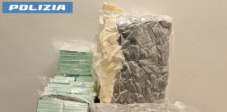 Pusher trovato con 11 Kg di droga in auto diretto a Pomezia, arrestato