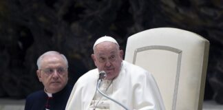 Condizioni stazionarie per il Papa, è senza febbre