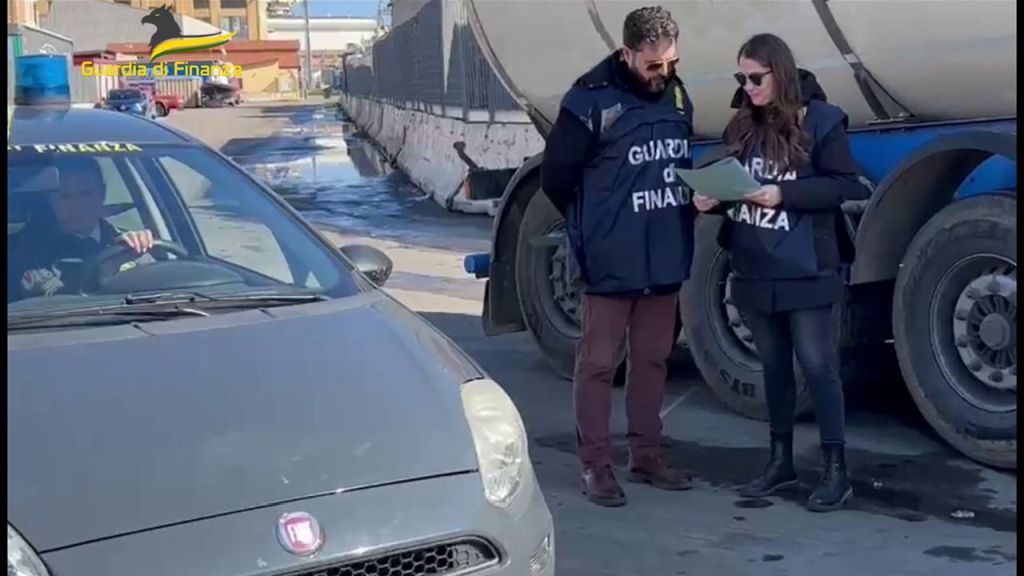 Frode fiscale nelle accise sui carburanti, sequestrate 10 aziende