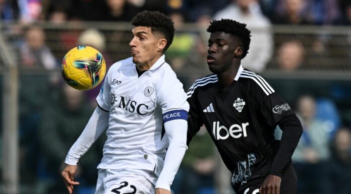 Il Napoli cade a Como e l’Inter sorride, sorpasso in testa