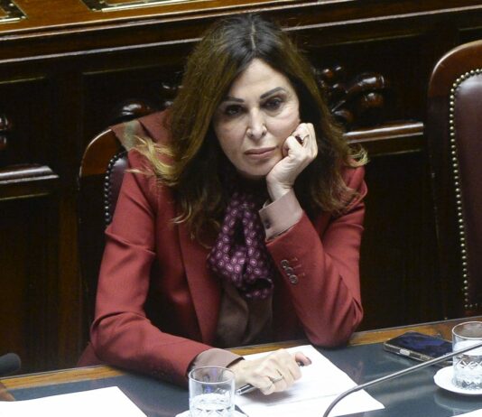 Mozione di sfiducia nei confronti di Santanchè alla Camera da tutte le forze di opposizione