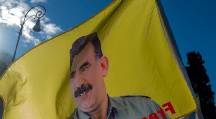 Turchia, Ocalan invita il PKK a deporre le armi