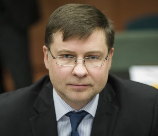 Dombrovskis “Le previsioni dell’Ue mostrano che il deficit dell’Italia scenderà sotto il 3%”