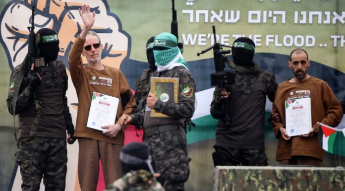 Rilasciati da Hamas altri tre ostaggi israeliani
