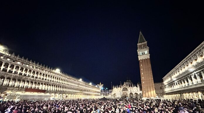Da piazza San Marco ha preso il via il Carnevale 2025 “Il tempo di Casanova”.