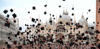Giorno della laurea in Piazza San Marco, il 9 aprile la 50esima cerimonia con i tocchi al cielo