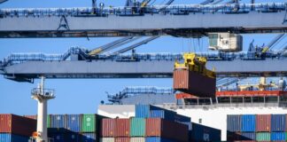 Commercio estero extra Ue, ad agosto export e import in calo