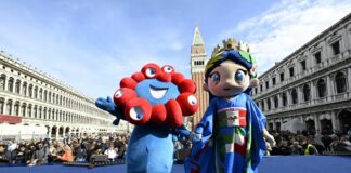 In piazza San Marco questa mattina Myaku Myaku, mascotte ufficiale di Expo 2025 Osaka, e Italia-chan, mascotte ufficiale del Padiglione Italia a Expo 2025 Osaka
