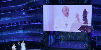 Jovanotti show a Sanremo. Il messaggio del Papa “La musica è strumento di pace”. Giorgia, Cristicchi, Brunori, Corsi e Lauro nella top five