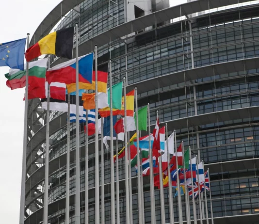 Il Parlamento europeo dà il via libera al primo programma per l’industria della difesa europea