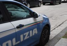 Auto a tutta velocità travolge i pedoni a Modena, diversi feriti