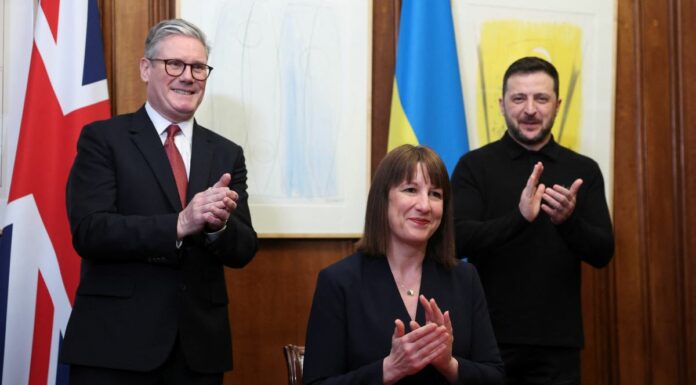 Zelensky “Accordo con Gran Bretagna per prestito per rafforzare capacità difesa Ucraina”