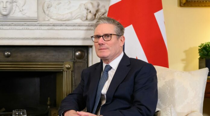 Starmer “Francia e Gran Bretagna lavorano a piano di pace per l’Ucraina”