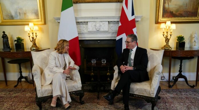 Meloni a Starmer “Evitare che l’Occidente si divida”