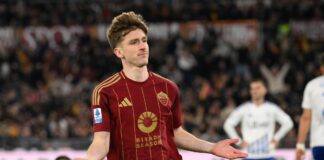 La Roma piega il Como 2-1 con Saelemaekers e Dovbyk