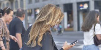 Ricerca Amazon Kindle, le notifiche sul cellulare aumentano lo stress