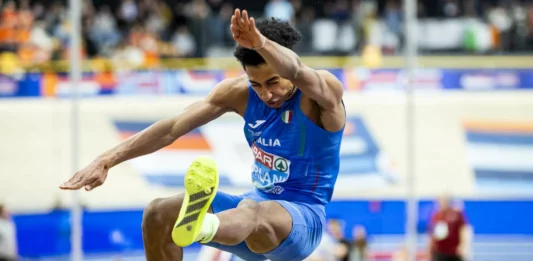 Infortunio per Mattia Furlani agli Europei di atletica, si ritira nelle qualificazioni del salto in lungo: “La mia stagione finisce qui”