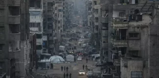 إسرائيل تستأنف قصف غزة ومقتل أكثر من 300 شخص