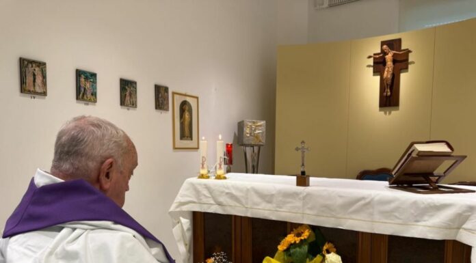Il Papa ha concelebrato la Messa, diffusa la prima foto dal ricovero