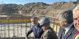 Giuli posa la prima pietra del nuovo polo della cultura di Caivano