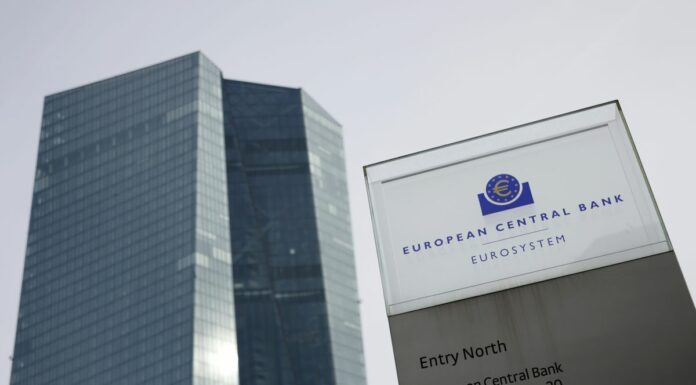 Bce “La crescita dell’Eurozona frenata dal manifatturiero”