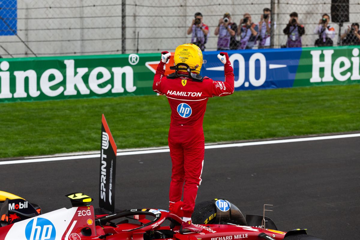 Hamilton vince la Sprint Race a Shanghai, pole a Piastri