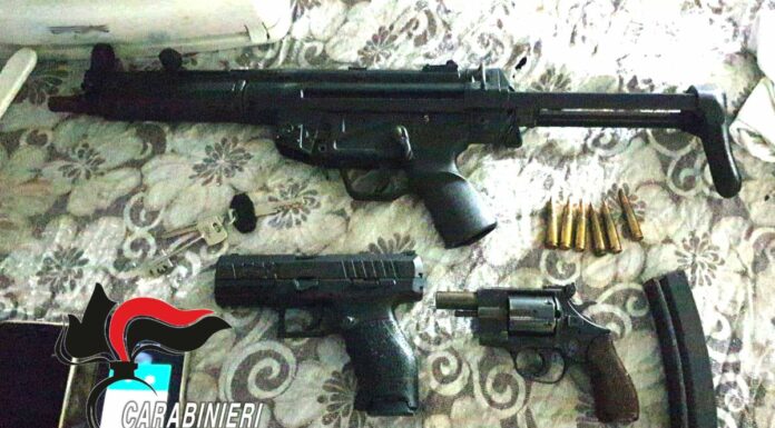 Carabinieri scoprono arsenale a Boscoreale, due arrestati