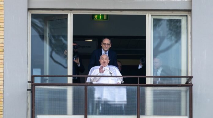 Papa Francesco “Grazie per vostre preghiere, ditele anche per la pace”