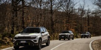 Debutto su strada e in fuoristrada per Jeep Avenger 4xe