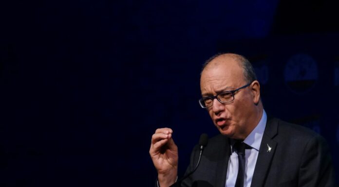 Valditara “Proporrò l’arresto in flagranza per chi aggredisce i prof”