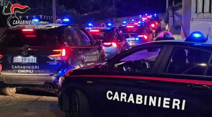 Sgominata a Reggio Calabria una rete di “armieri”, in 9 in manette