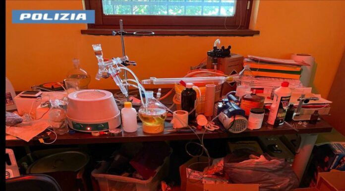 Grande laboratorio di metanfetamina in casa, arrestato studente a Novara