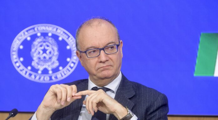 Scuola, Valditara “Non sarà più possibile fare 4 anni in 1”