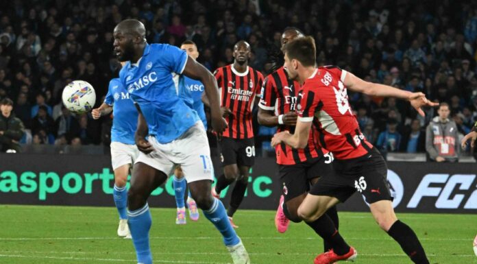Il Napoli piega il Milan 2-1 e resta a -3 dall’Inter