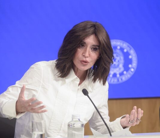 Università, 60 mila posti per la formazione iniziale e l’abilitazione dei docenti: il ministro Bernini firma il decreto