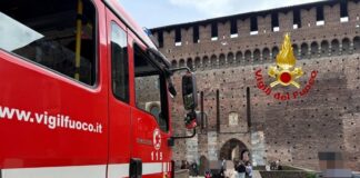 Principio di incendio al Castello Sforzesco di Milano, evacuati i visitatori