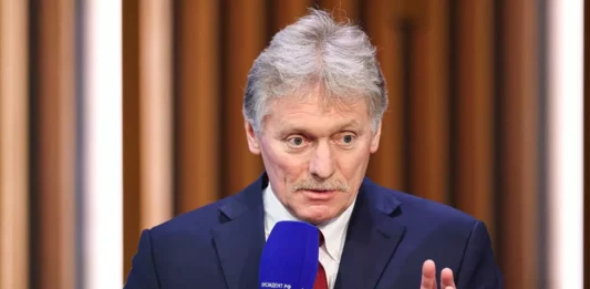 Russia, Peskov: “Gli aggiustamenti della strategia Usa sono coerenti con la nostra visione”