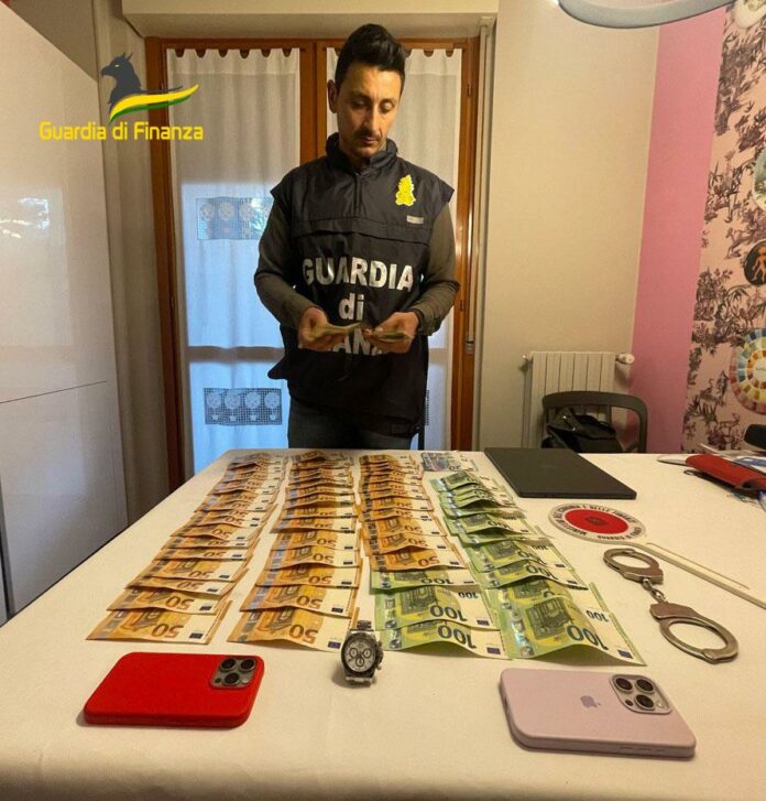 Guardia di Finanza soldi