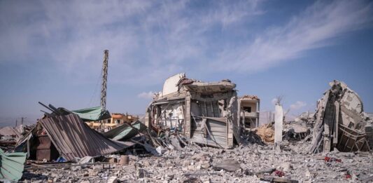 Israele colpisce infrastrutture di Hezbollah a Tiro e nel sud del Libano, 3 morti