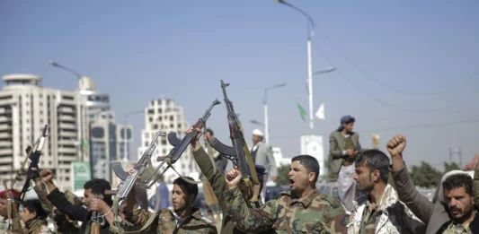 Arabia Saudita, almeno 13 civili feriti e case danneggiate in raid degli Houthi