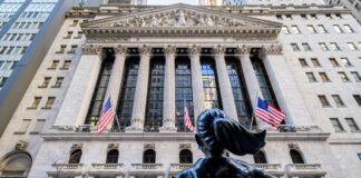 Wall Street crolla, quello di Trump è un castello di carta?