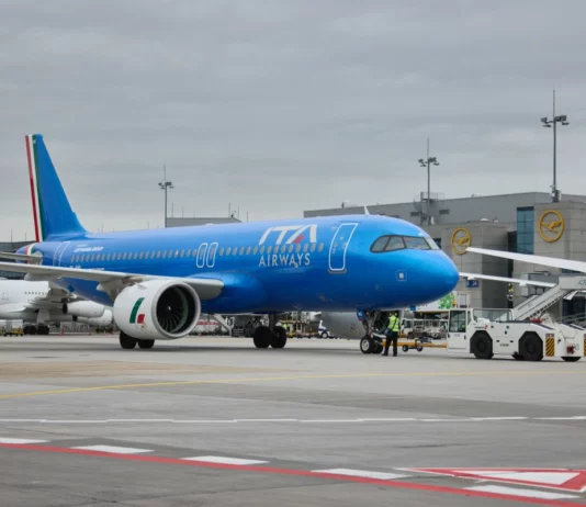Trasporto aereo, sindacati “Intesa su rinnovo contratto vettori. Aumenti medi al 30%”