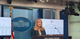 Usa, Leavitt sui dazi alle auto “Lavoratori americani al primo posto”