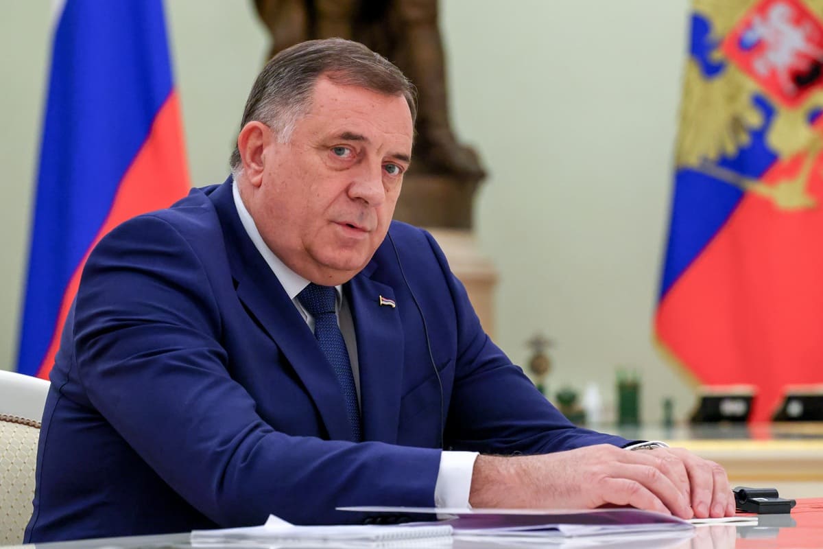 Mandato di arresto internazionale, il leader dei serbi di Bosnia Dodik si rifugia a Mosca
