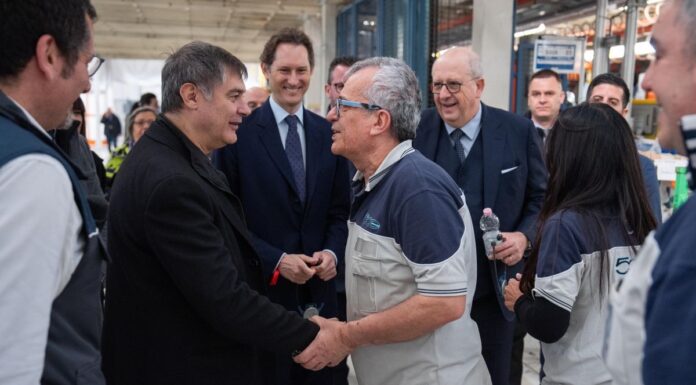 Stellantis, il presidente Elkann e il Cardinale Repole visitano Mirafiori