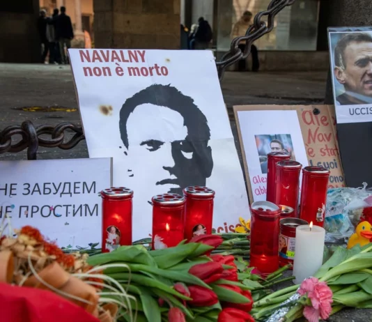 Una dichiarazione congiunta di cinque paesi europei: “Navalny è stato ucciso dalla Russia con una potente sostanza tossica”. Mosca: “Bufala occidentale”